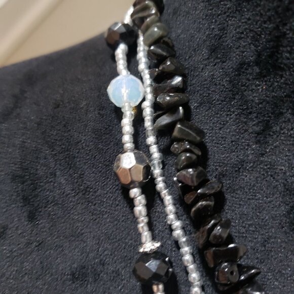 Women's Multicolor Triple Layer Classic Beaded Fashion Jewelry Necklace - Picture 4 of 5